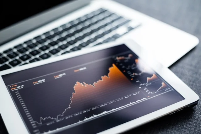 Jak začít investovat od pár korun – praktický návod pro začátečníky